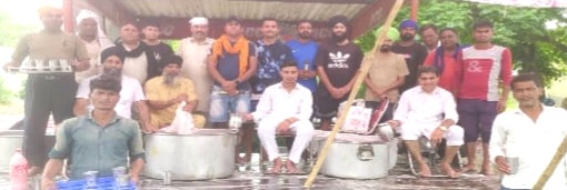 सतनौर स्टेशन पर छबील के साथ छोले-पुड़ियां का लंगर भी लगाया गया